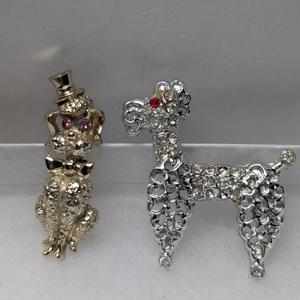 Vintage Poodle Brooch Pair Rhinestone Dog Pins Gold Silver Figural Grandmacore - Picture 11 of 11